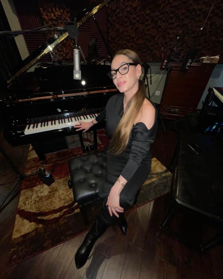 Yael James Official - TICKETS AND TOUR DATES